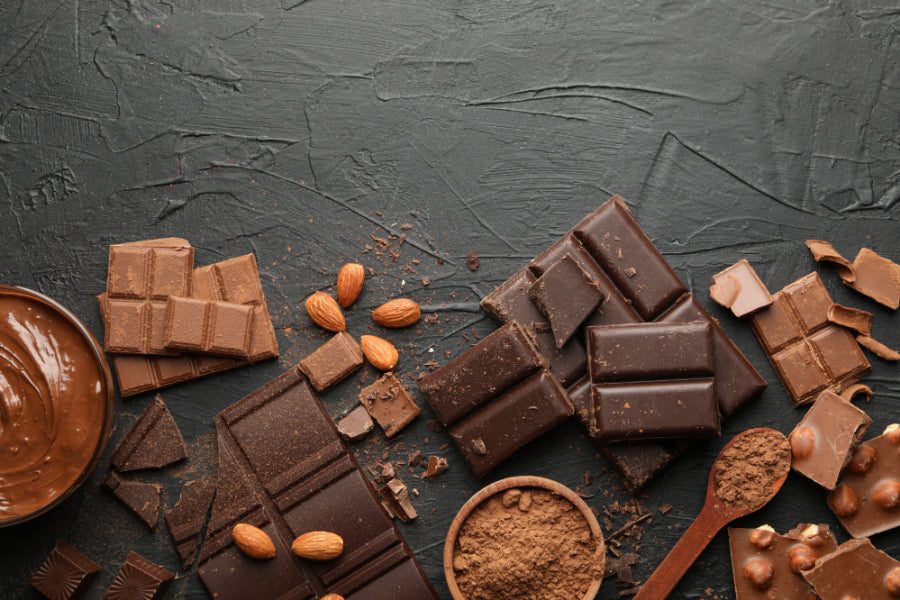 Noten omhuld met melkchocolade en pure chocolade